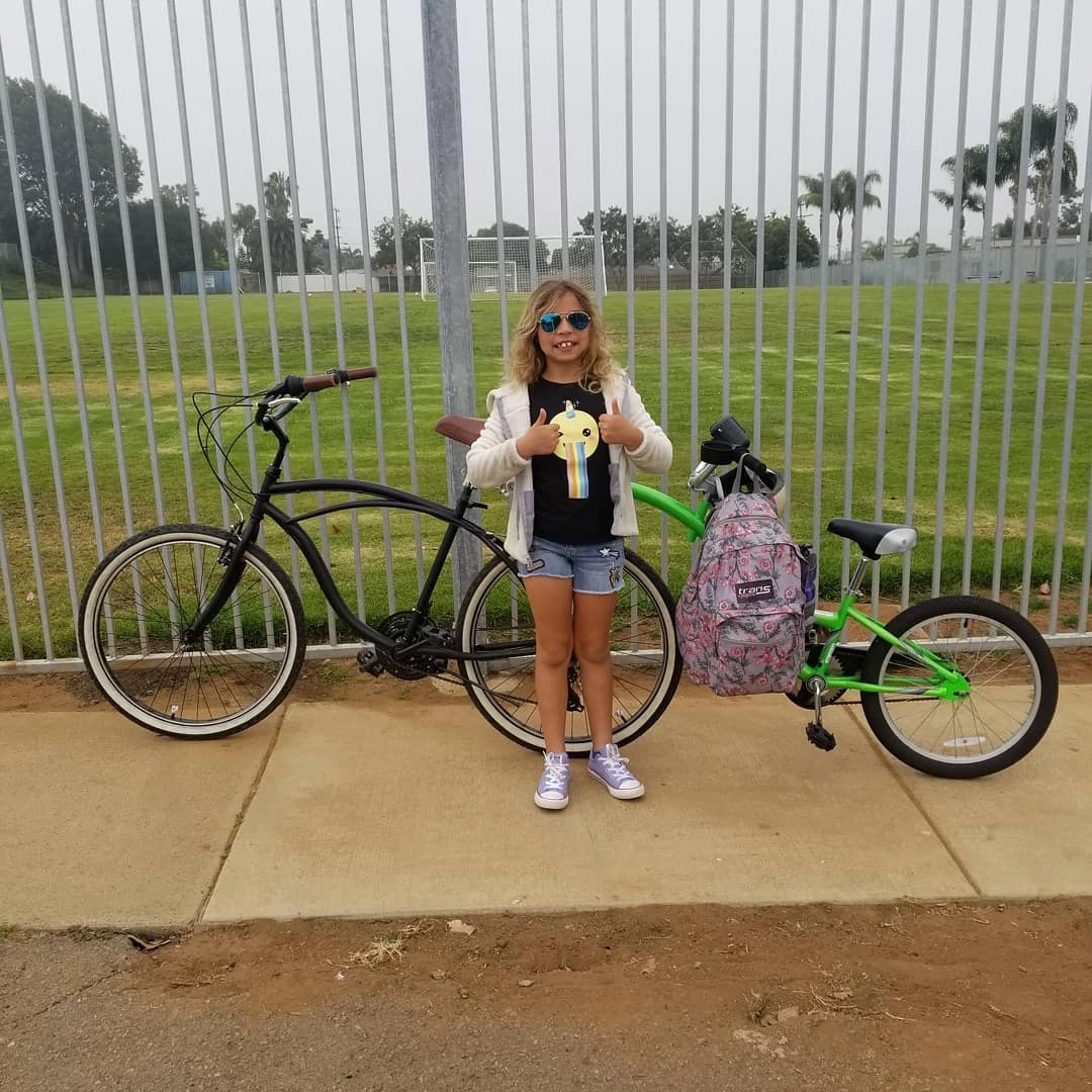 sixthreezero Around the Block Men's 24" Single Speed Beach Cruiser Bicycle with Rear Rack