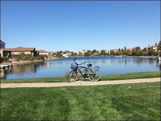 sixthreezero Around the Block Men's 24" Single Speed Beach Cruiser Bicycle with Rear Rack