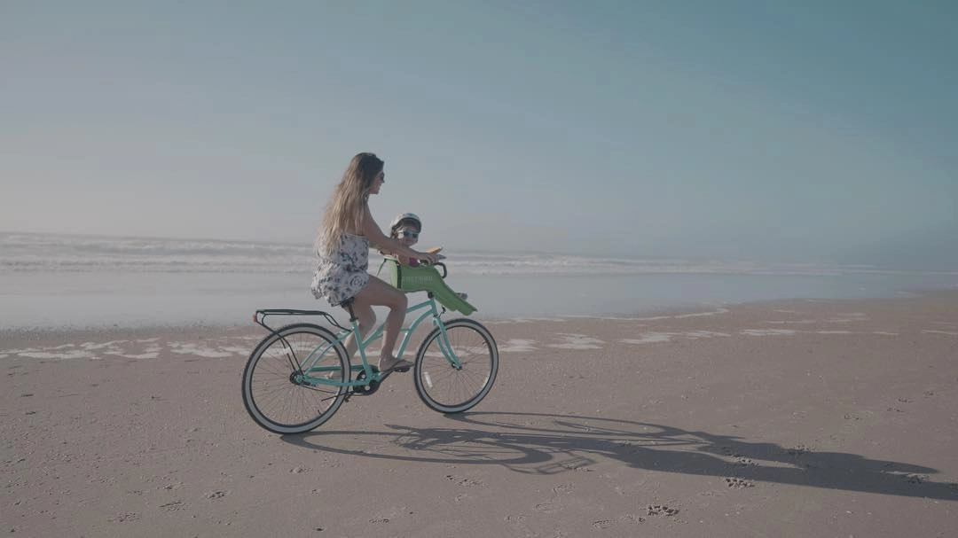 sixthreezero Around the Block Women's 24" 21 Speed Beach Cruiser Bicycle with Rear Rack
