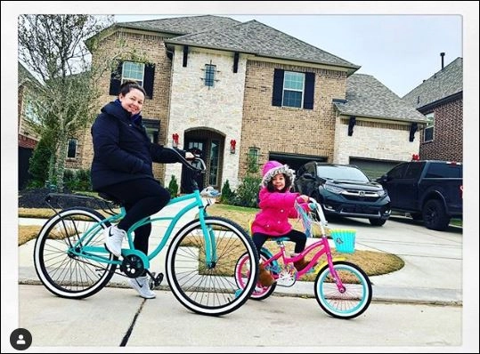 sixthreezero Around the Block Women's 24" 3 Speed Beach Cruiser Bicycle with Rear Rack