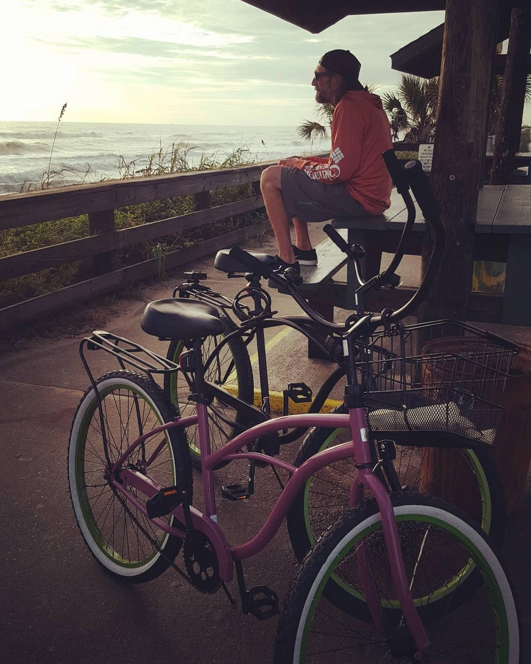 sixthreezero Around the Block Women's 24" Single Speed Beach Cruiser Bicycle with Rear Rack