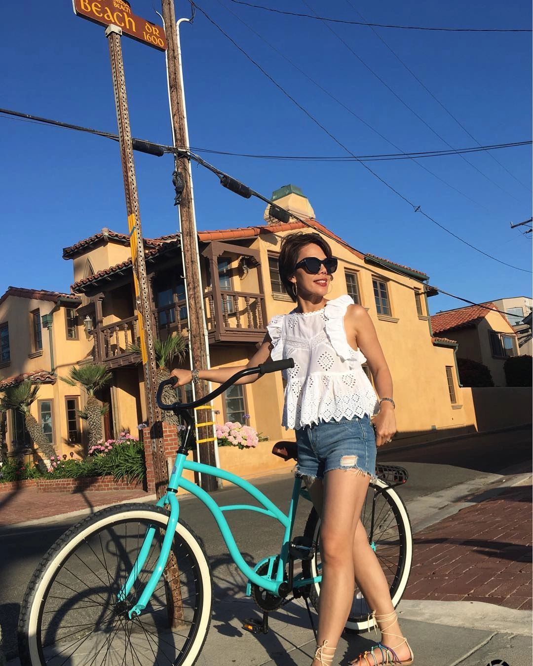 sixthreezero Around the Block Women's 26" 3 Speed Cruiser Bicycle